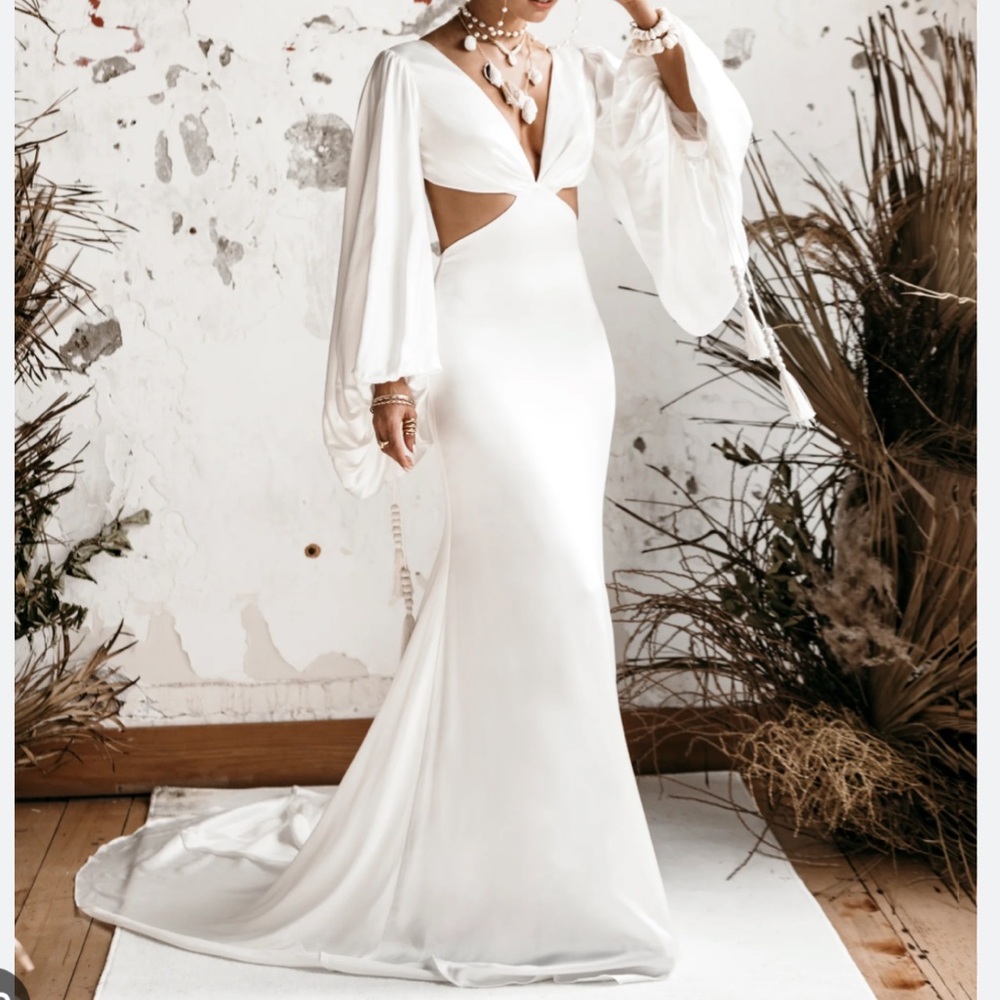 Rue De Seine Cove White Long Sleeve Boho Beach Wedding Dress